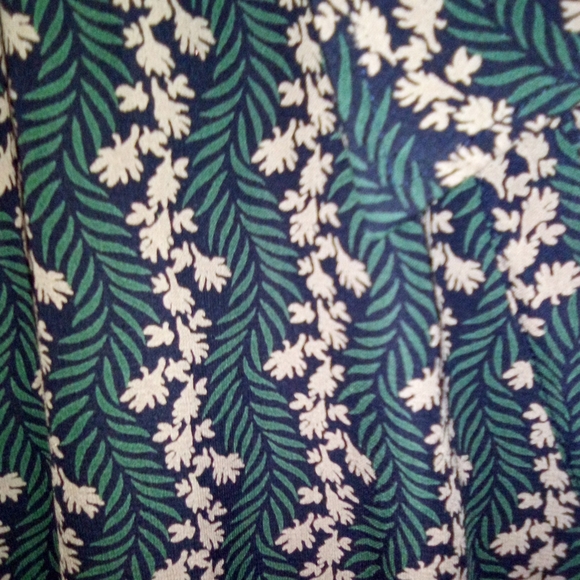 Skies are blue 3X Floral Blouse - Picture 3 of 7